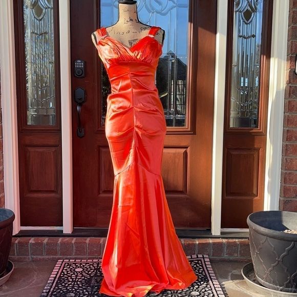 Beautiful Prom/Evening Dress🔥🔥 - Picture 2 of 6